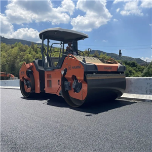 悍马 HD 138i VO 助力宁波奉化松西路窄桥压实改造，高效又安全