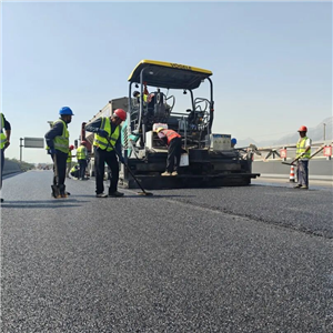 超级 1880 Li 摊铺机首秀宁夏，福格勒超薄沥青摊铺技术亮风采